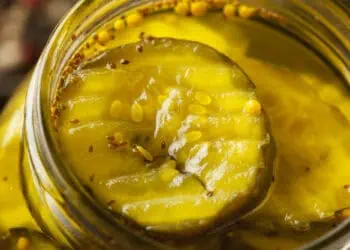 Маринованные огурцы с корицей и тмином