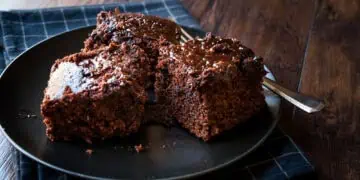 Сочный и влажный шоколадный торт