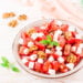 Свежий салат с помидорами и сыром фета