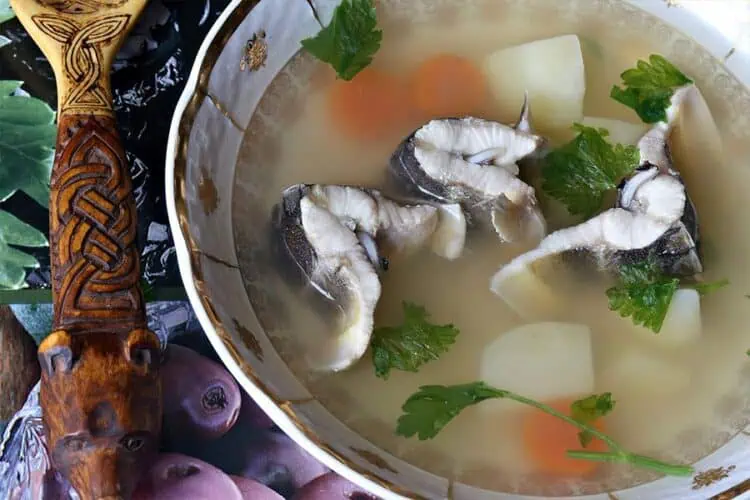 Уха стерляжья с шампанским по-пушкински