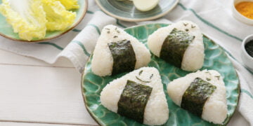 Простые онигири - японские рисовые шарики