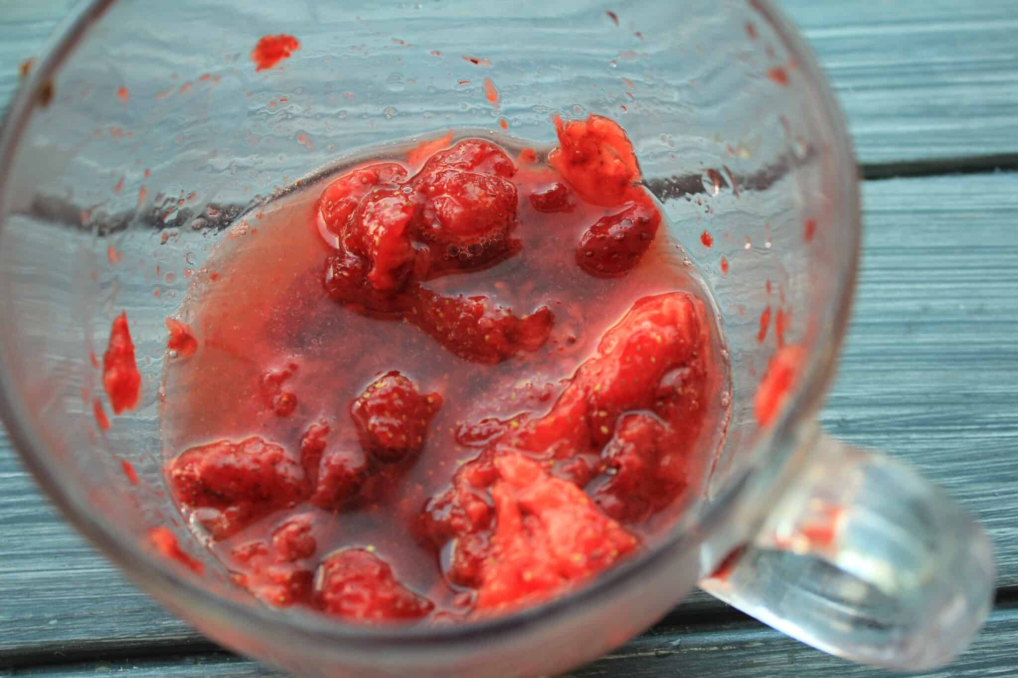 Клубничный соус с ревенем