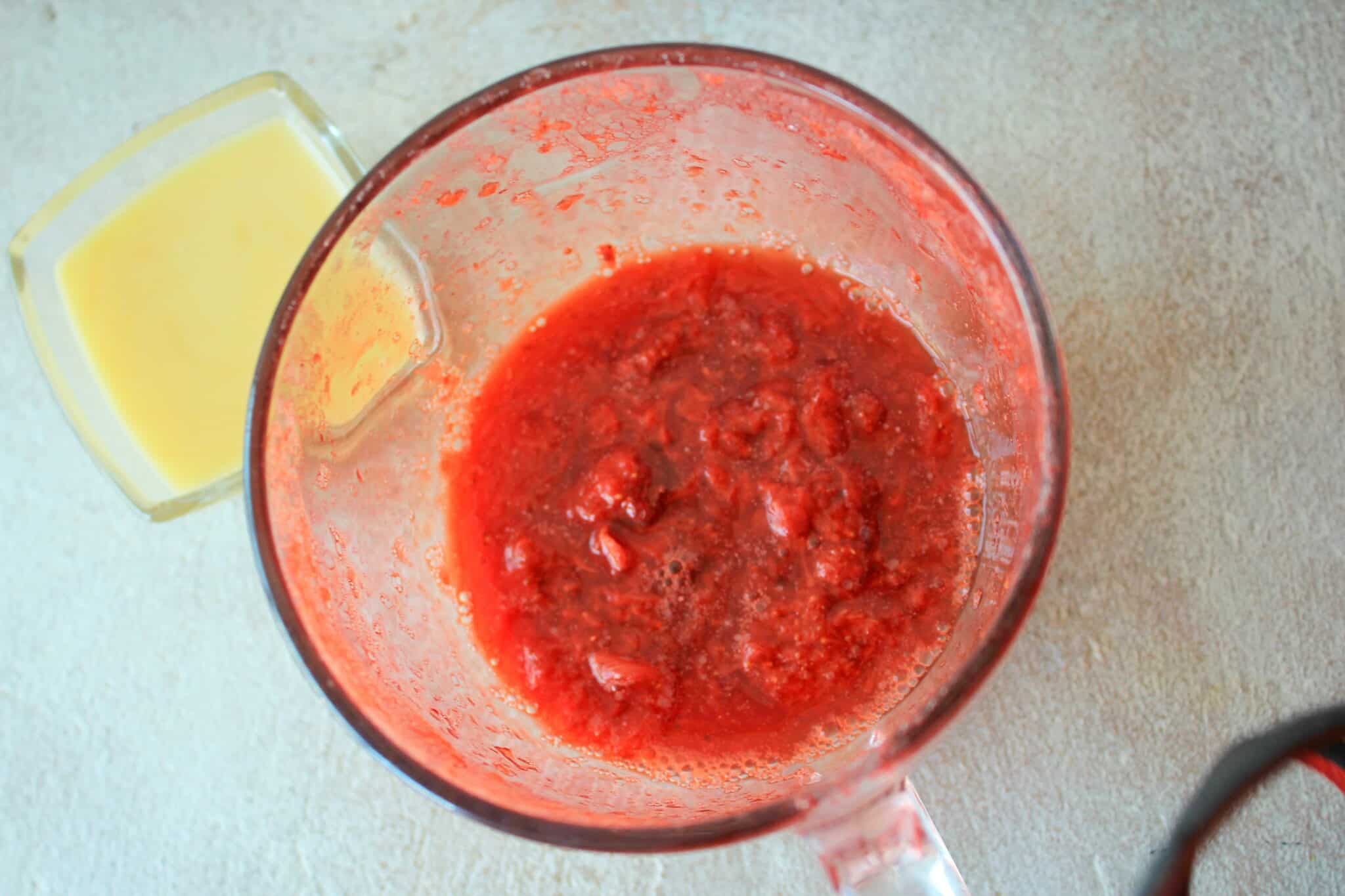 Клубничный соус к мясу