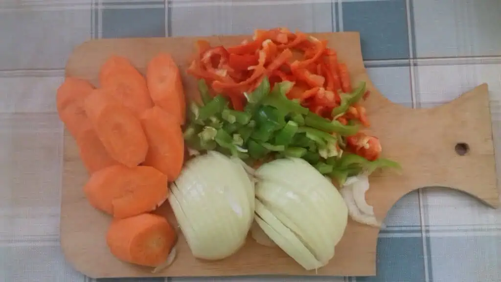 нарезать наискосок ломтиками