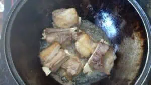 влить растительное масло